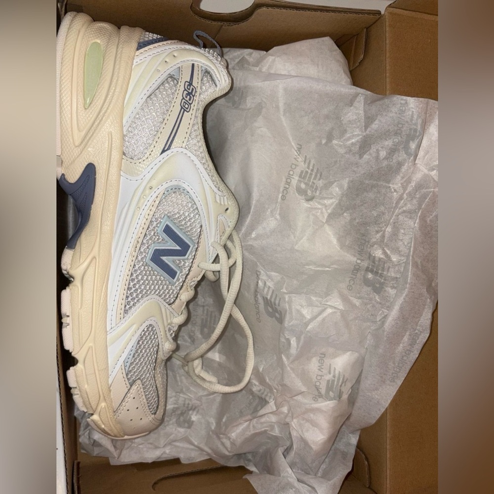 New Balance 530 Sneakers in Cream and Navy